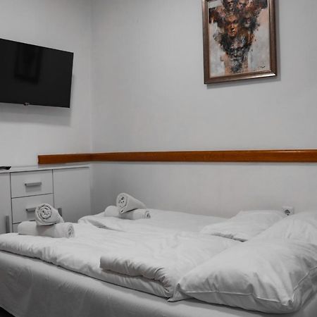 Stan Na Dan Sebastijan Appartement Banja Luka Buitenkant foto