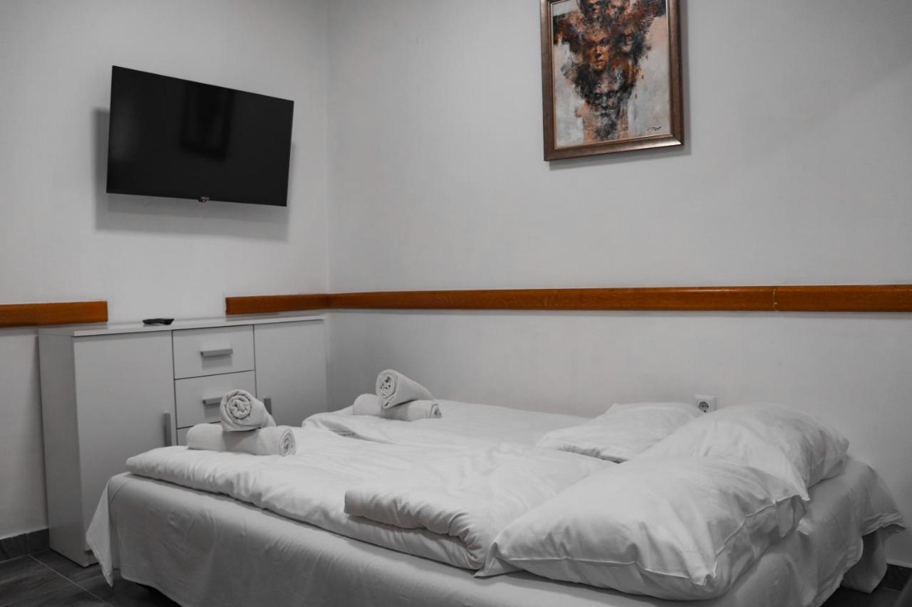 Stan Na Dan Sebastijan Appartement Banja Luka Buitenkant foto