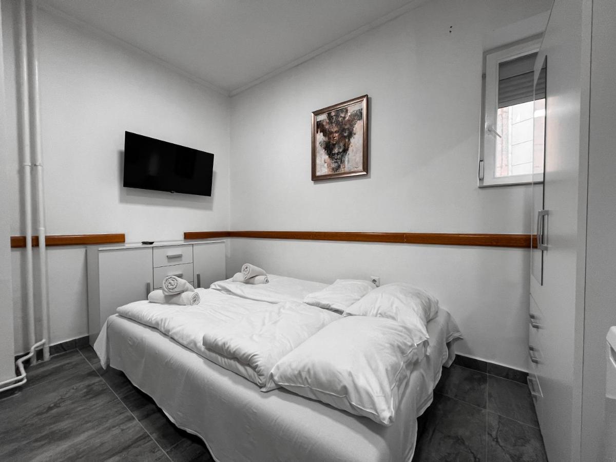 Stan Na Dan Sebastijan Appartement Banja Luka Buitenkant foto